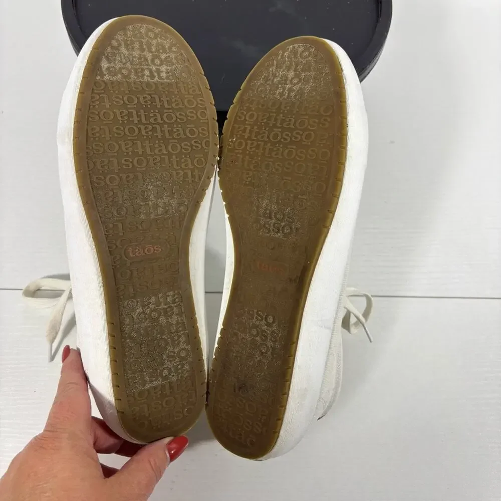 Taos Footwear Cream and Brown Sneakers Size 9